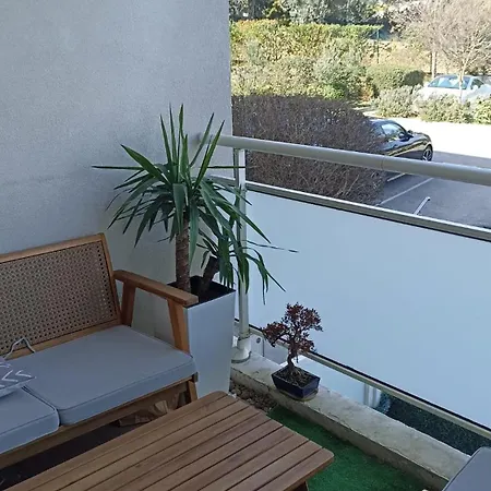 Lumineux Climatise Avec Terrasse Apartment